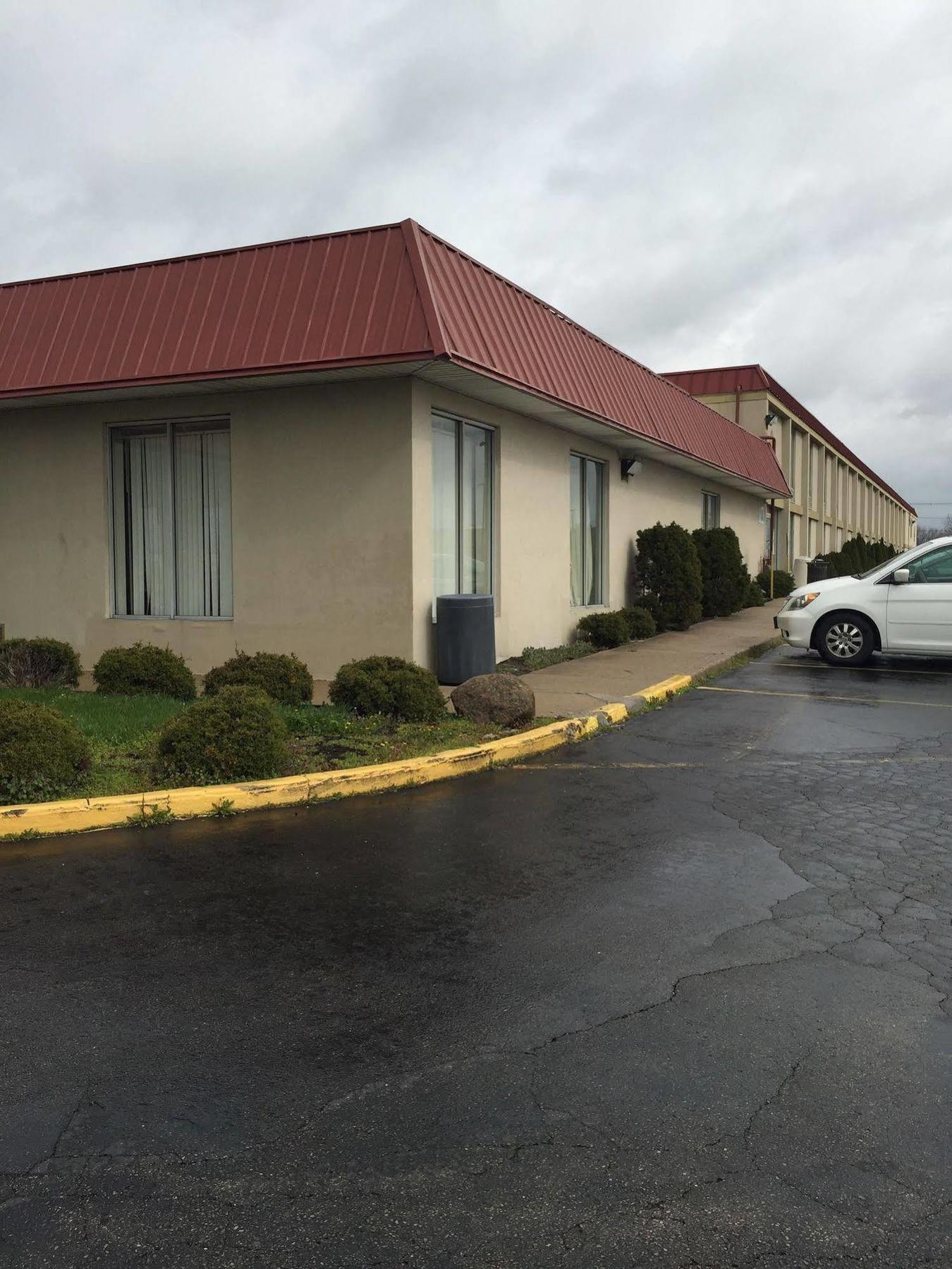 Days Inn & Suites By Wyndham Springfield Oh Exterior photo